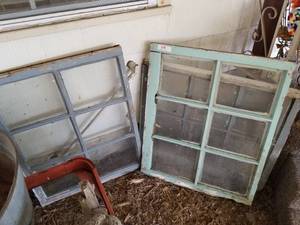 lot 349 image: Selection of 5 vintage 6 pane windows (F)