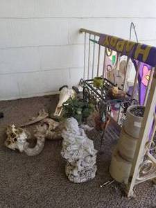 lot 356 image: Outdoor yard decor. (F)