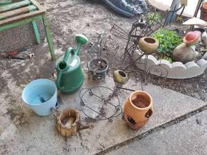 lot 358 image: Outdoor yard decor. (F)