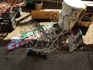 lot 365 image: Outdoor Christmas decorations (F)