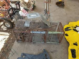 lot 371 image: Selection of 2 live traps (F)