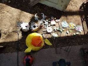 lot 374 image: Outdoor yard decor. (F)