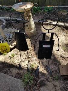 lot 378 image: Metal man and woman yard art (F)
