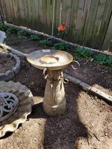 lot 379 image: Bird bath (F)