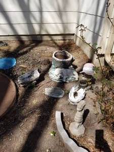 lot 384 image: Outdoor yard decor. (F)