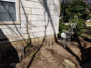 lot 385 image: Selection of 4 large metal deer (F)