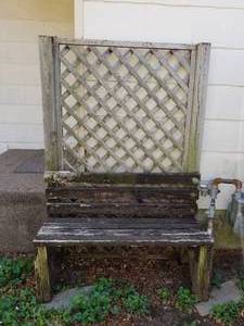 lot 387 image: Wood bench with lattice (F)