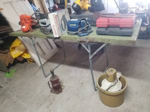 lot 289 image: Green fold up metal table (G)