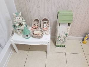 lot 391 image: Bathroom Decor. - (H)