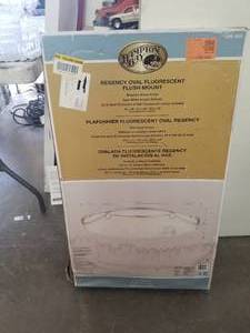lot 3 image: Plafonnier fluorescent oval regency flush mount light