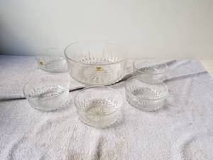 lot 9 image: 6 glass bowl set