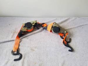 lot 12 image: Pair of ratchet straps