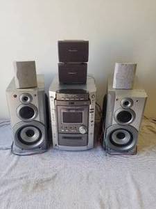lot 14 image: Panasonic stereo - missing power cord