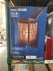 lot 41 image: Outdoor wall lights - total of 3