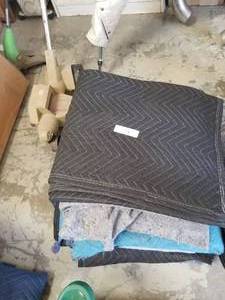 lot 215 image: Moving blankets 6