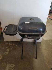lot 218 image: Charcoal grill