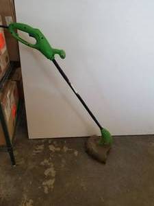 lot 213 image: Weed eater - works