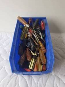 lot 234 image: Selection of tools - screwdrivers