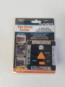 lot 205 image: LYNX 12-LED LIGHT WITH MOTION AND DAWNDUSK SENSORS  BLACK- #00027B - Total of 42