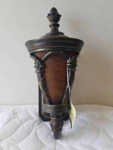 lot 117 image: Wall mounted light fixture