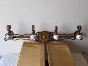 lot 125 image: Wall mounted light fixture