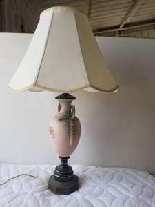 lot 127 image: Table lamp