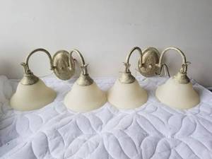 lot 137 image: Floating pond light