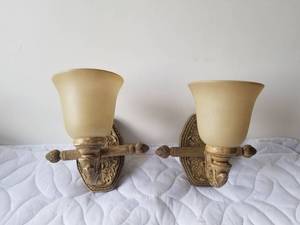 lot 162 image: Wall mounted light fixture - 2