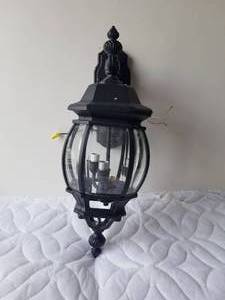 lot 176 image: Wall mounted light fixture