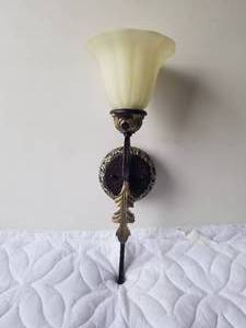lot 180 image: Wall mounted light fixture