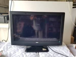 lot 185 image: RCA television