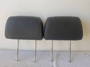 lot 43 image: Head rest - unknown vehichle