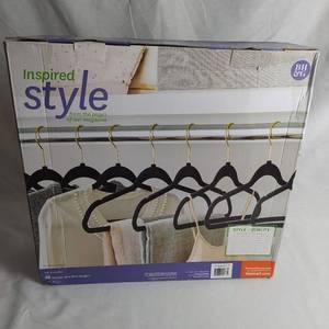 lot 218 image: 30 NON SLIP ULTRA SLIM HANGERS(IN BOX)