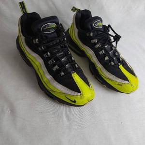 lot 224 image: NIKE VOLT GLOW AIR MAX 95 PREMIUM SZ 9