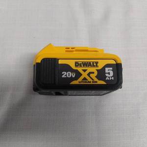 lot 15 image: DeWalt 20v XR 5AH Battery