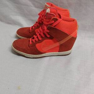 lot 16 image: Nike Dunk Ski Hi Orange Size 8