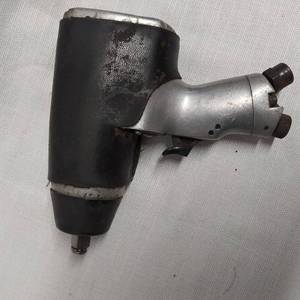 lot 29 image: SK TOOLS 12  IMPACT