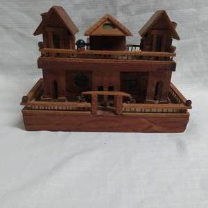lot 66 image: Vintage Wooden Hand Made Jewelry Box