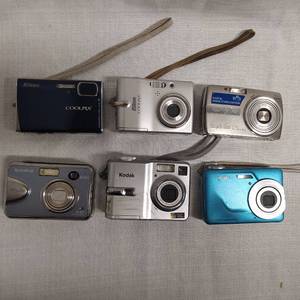 lot 96 image: 6 Digital Cameras