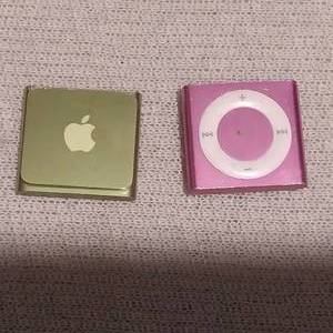 lot 104 image: 2 APPLE IPOD SHUFFLE ONE PINK ONE GREEN