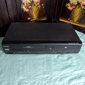 lot 115 image: VIDEO CASETTE RECORDER DVRDVD PLAYER PHILCO