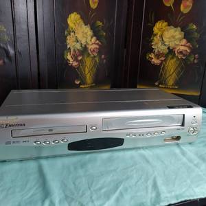 lot 119 image: EMERSON VIDEO CASETTE RECORDERDVD PLAYER