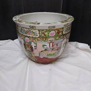 lot 3 image: Vintage Hand Painted Rose Medallion 14.5 Tall x 18  Wide