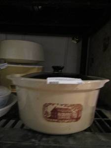 lot 38 image: Covered western stonewear pan good condition