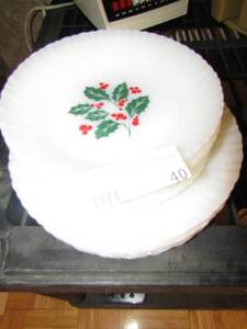 lot 40 image: Ternocrisa Christmas plates and saucers 16 pieces total