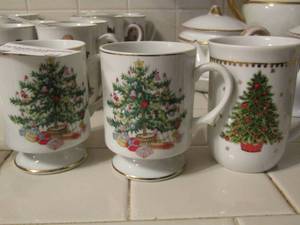lot 44 image: Three George good coffee mugs 1066