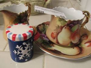 lot 48 image: Snowflake teaspoon set and  lefton china cream and sugar