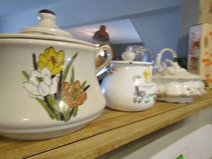 lot 54 image: Fall design covered soup tureen, Metal tea pot, covered soup dish