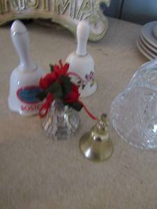 lot 55 image: Bell Wedgwood bone china, Boston Bell,  gold Bell, glass bell with bird and 2 clear glass musical figurines