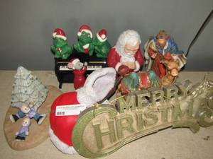 lot 58 image: Christmas lot- frog playing piano, santa statue, wall christmas hanger